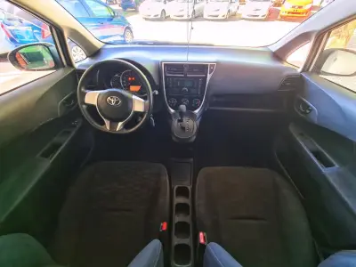 Toyota Ractis 2015 - Foto 2