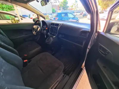 Toyota Ractis 2015 - Foto 3