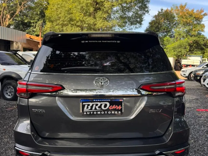 Vendo Toyota Fortuner 2020 - foto 4