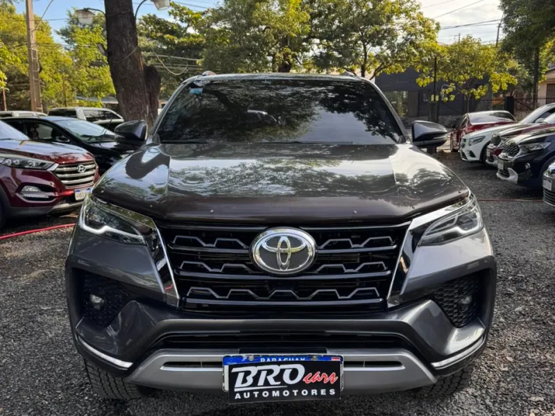 Vendo Toyota Fortuner 2020 - foto 1