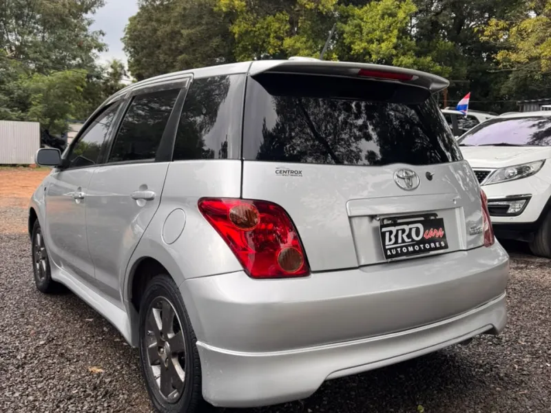 Vendo Toyota IST 2004 - foto 2