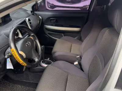 Toyota IST 2004 - Foto 6