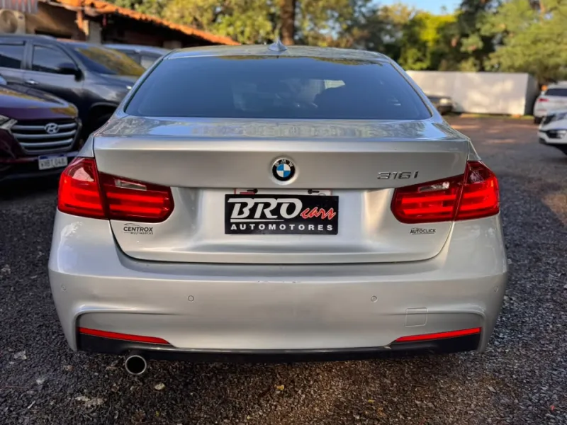 Vendo BMW 316i 2015 - foto 3
