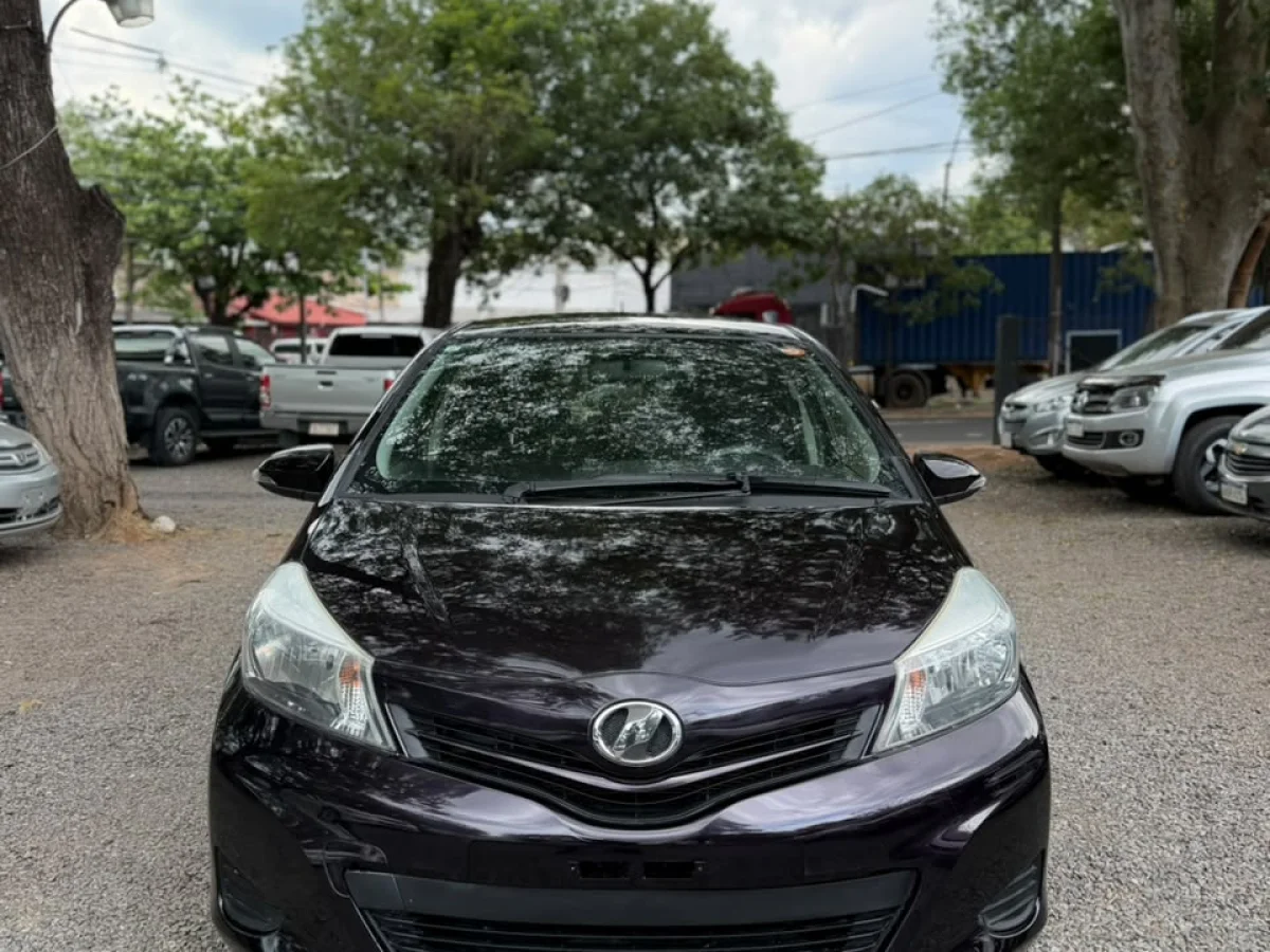 Toyota New Vitz 2013 - foto 1