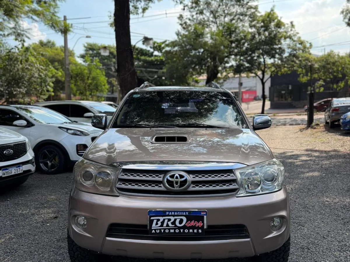 Toyota Fortuner 2010