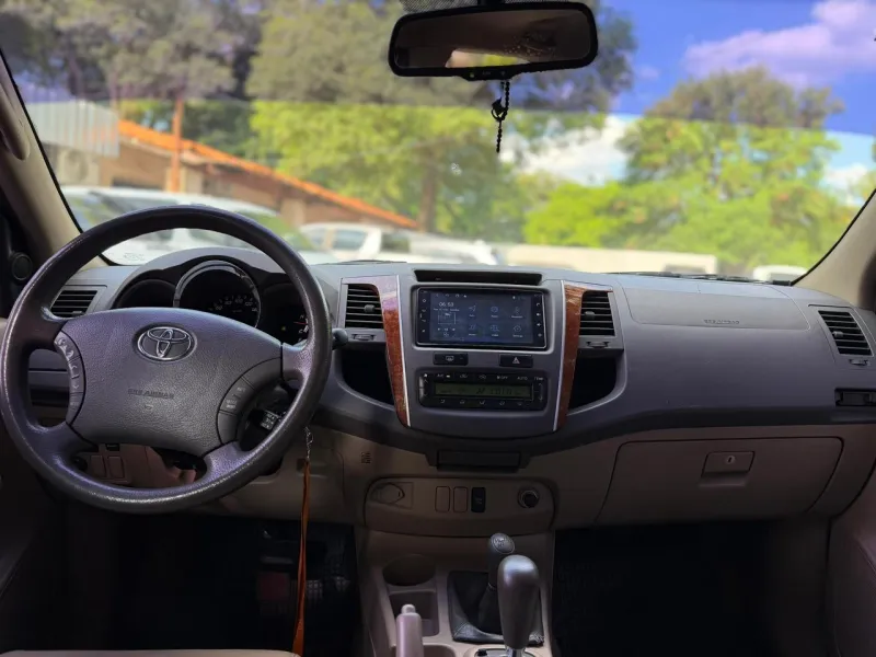 Toyota Fortuner 2010 - foto 3