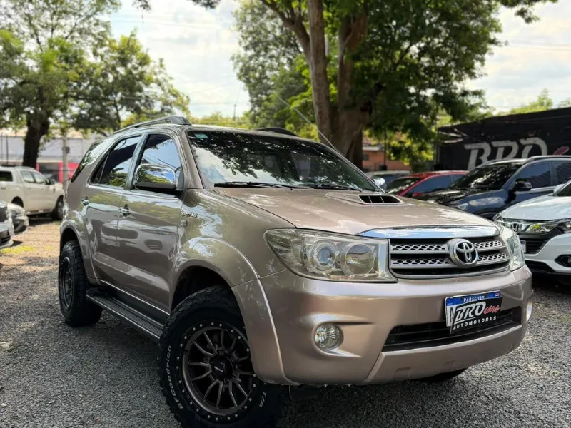 Toyota Fortuner 2010 - foto 4