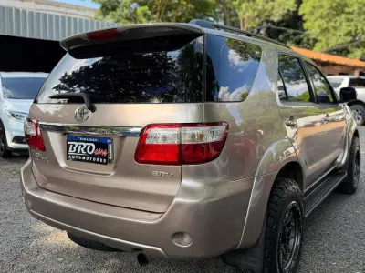 Toyota Fortuner 2010 - Foto 2