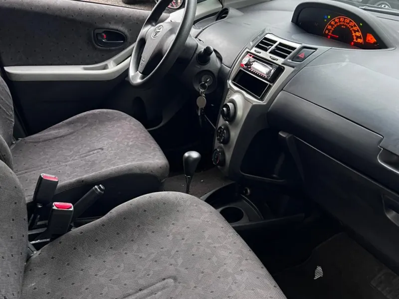 Toyota New Vitz 2008 - foto 2