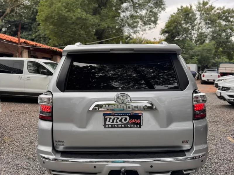 Toyota 4 Runner 2011 - foto 2