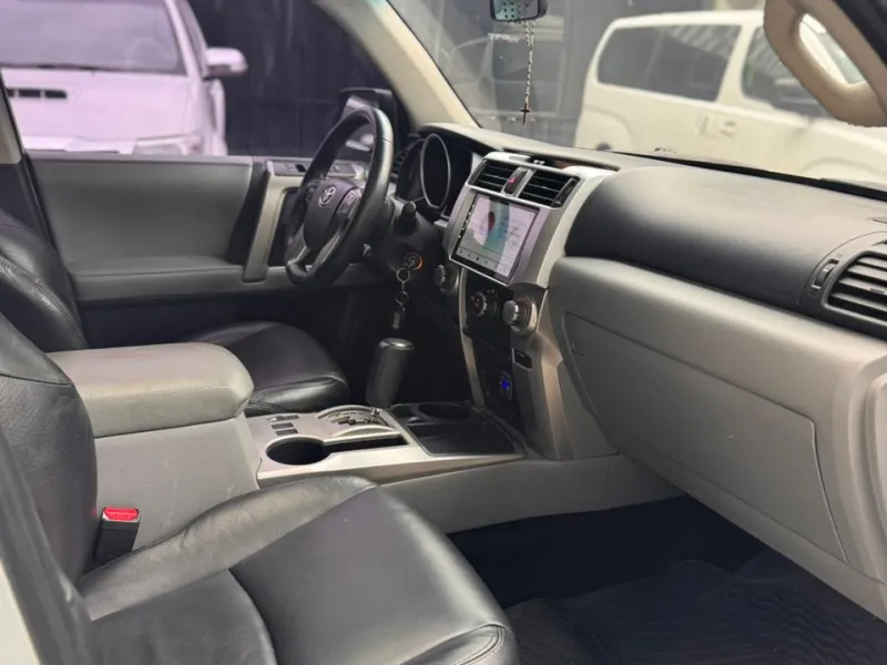 Toyota 4 Runner 2011 - foto 3