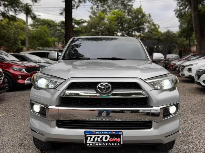 Toyota 4 Runner 2011 - foto 1