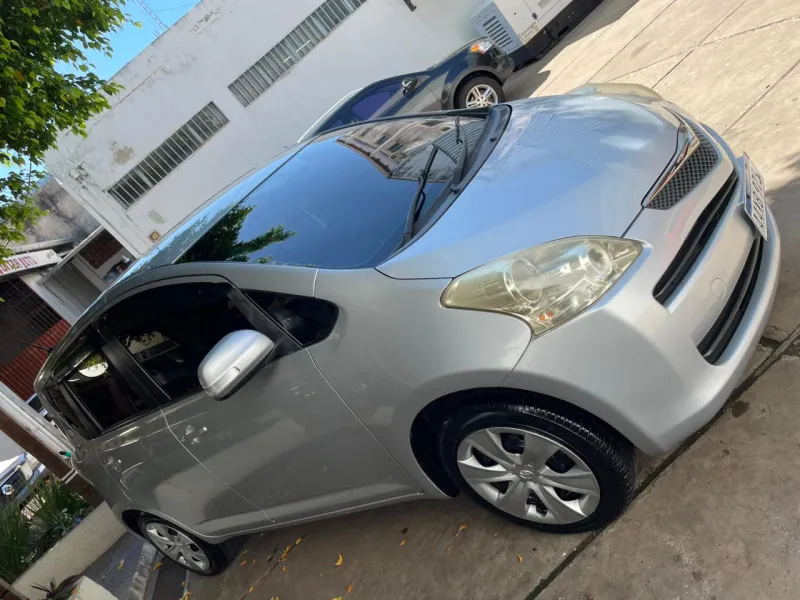 Toyota Ractis 2010 - foto 3