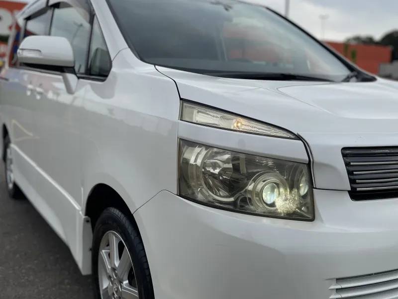Toyota Noah 2009 - foto 3