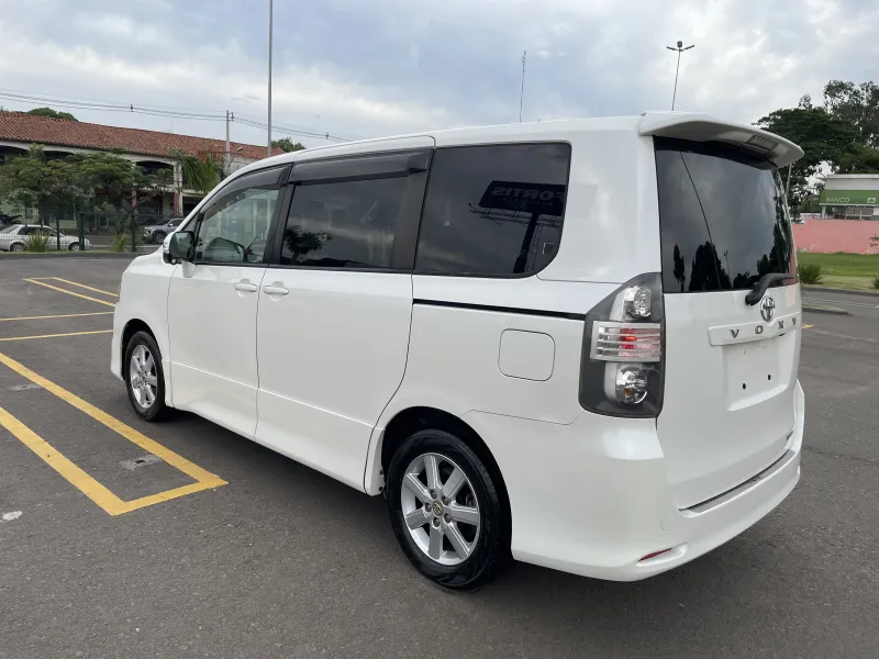 Toyota Noah 2009 - foto 5