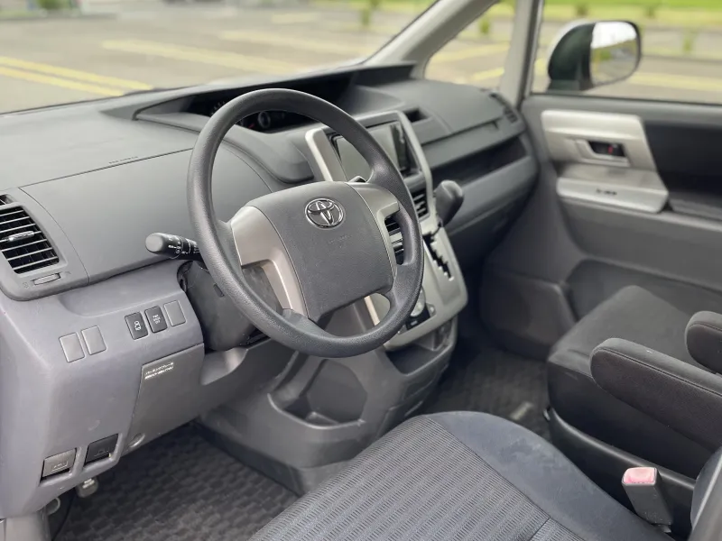 Toyota Noah 2009 - foto 8