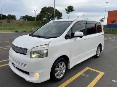 Toyota Noah 2009 - Foto 1