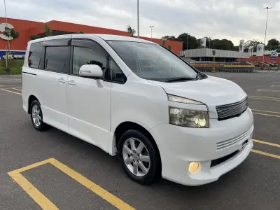 Toyota Noah 2009 - Foto 2