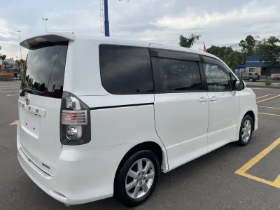 Toyota Noah 2009 - Foto 4