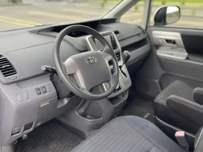 Toyota Noah 2009 - Foto 8
