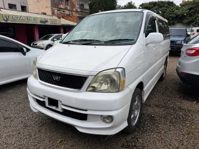 Toyota Regius Hiace 2000 - Foto 1