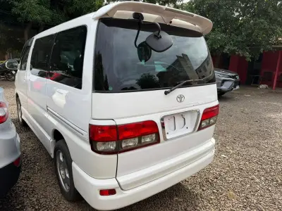Toyota Regius Hiace 2000 - Foto 5