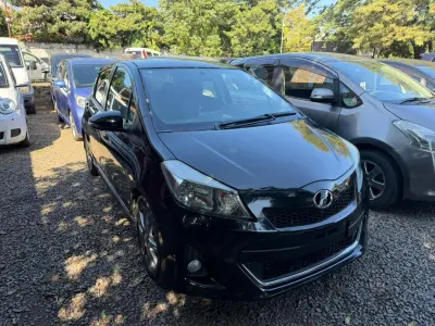 Toyota Vitz 2011 - Foto 1