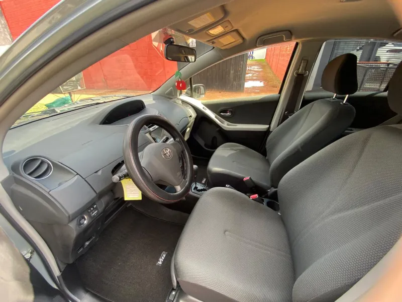 Vendo Toyota Vitz 2010 54.000Km con chapa Mercosur - foto 3