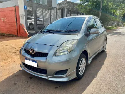 Toyota Vitz 2010 - Foto 1