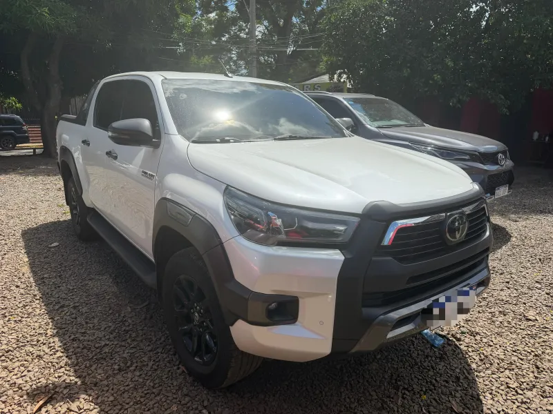 Toyota Hilux 2022 - foto 1