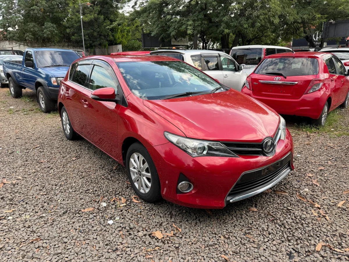 Toyota Auris 2012 — Vendido
