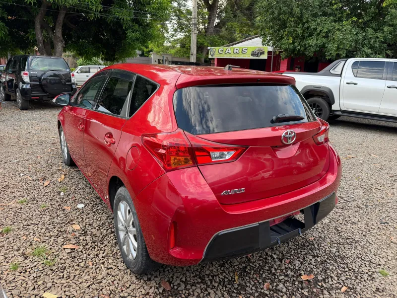 Toyota Auris 2012 - foto 2