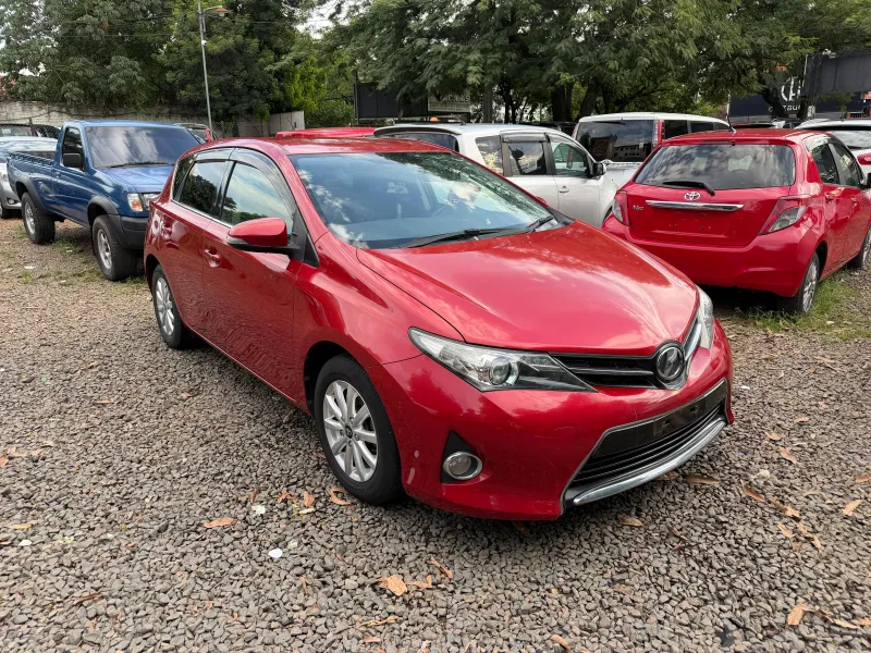 Toyota Auris 2012 - foto 1