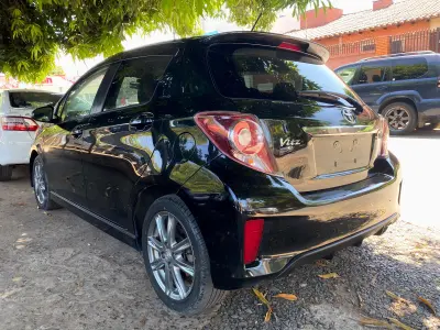 Toyota Vitz 2011 - Foto 4