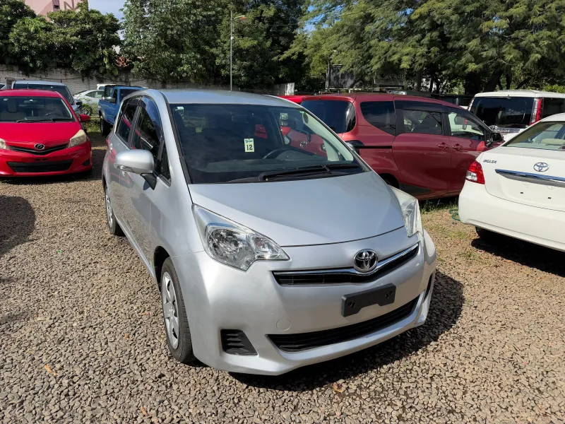 Toyota Ractis 2012 - foto 1