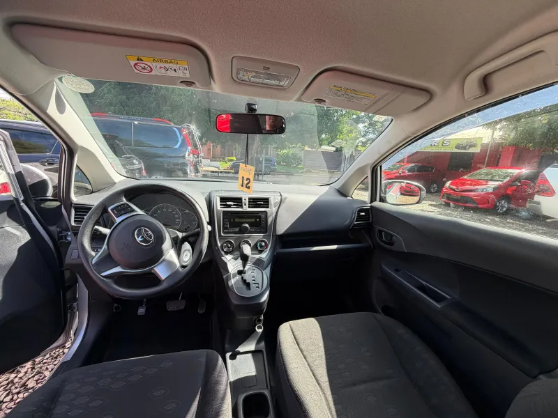 Toyota Ractis 2012 - foto 4