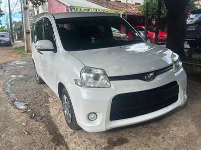 Toyota Sienta 2013 - Foto 1