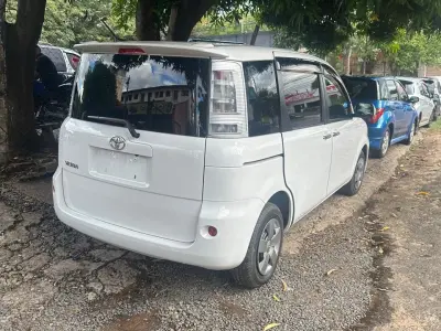 Toyota Sienta 2013 - Foto 3