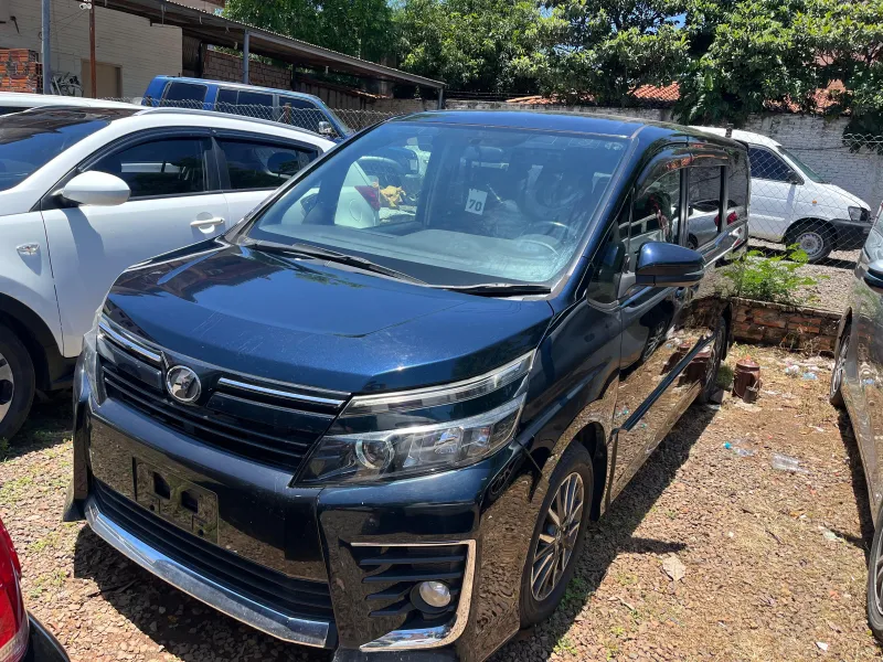 Toyota Voxy 2014 - foto 2