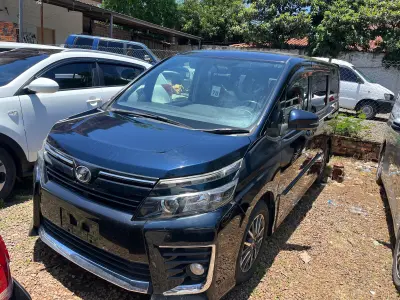 Toyota Voxy 2014 - Foto 2