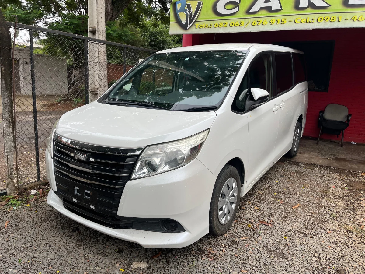 Toyota Noah 2014