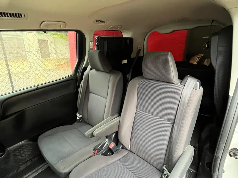 Toyota Noah 2014 - foto 4