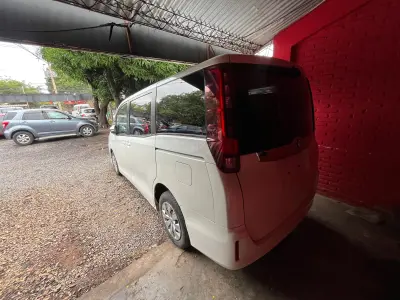 Toyota Noah 2014 - Foto 5