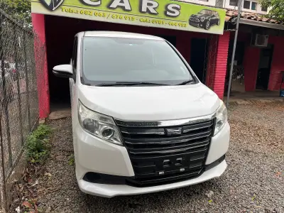 Toyota Noah 2014 - Foto 6