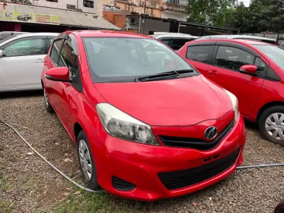 Toyota Vitz 2012 - Foto 1