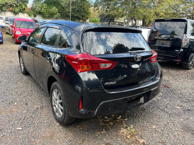 Vendo Toyota Auris 2014 55.000Km Sin Uso en Paraguay - foto 3