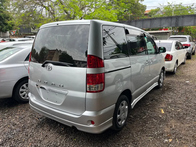 Vendo Toyota Noah 2006 58.000Km Sin Uso en Paraguay - foto 5
