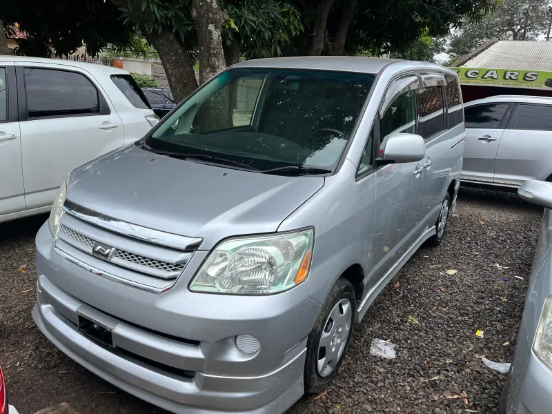 Vendo Toyota Noah 2006 58.000Km Sin Uso en Paraguay - foto 7