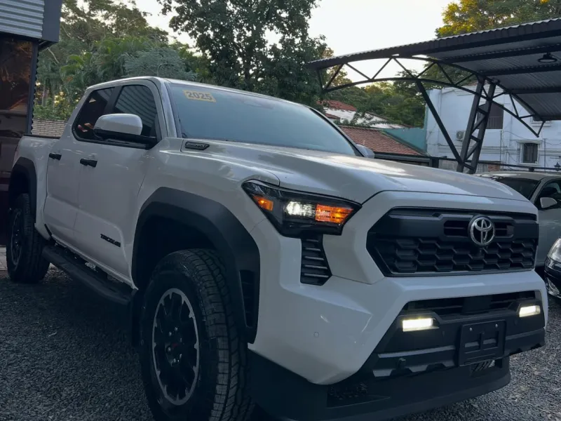 Toyota Tacoma TRD OFF ROAD 2025 - foto 2