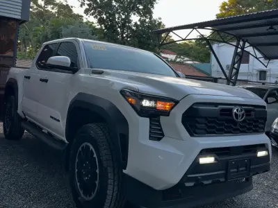 Toyota Tacoma TRD OFF ROAD 2025 - Foto 2